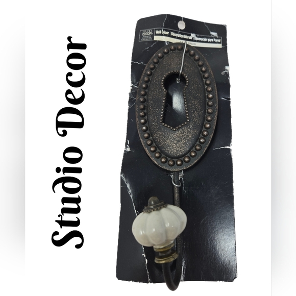 Studio Decor Savannah Ornate Cast Iron Keyhole Hat Coat Hook 8.5x3x3 - Picture 1 of 7